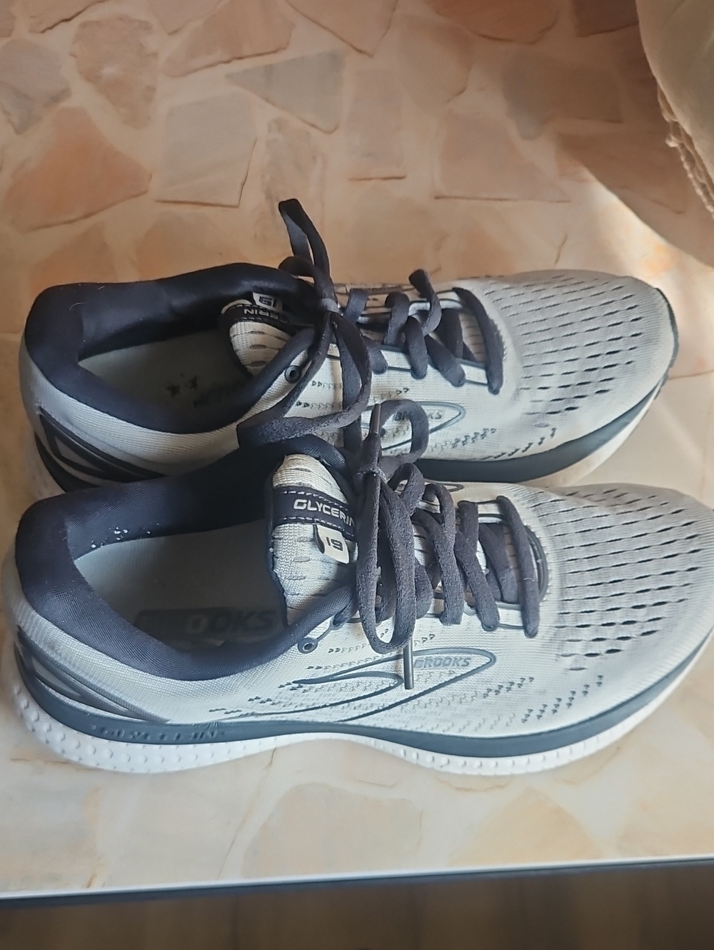Brooks Glycerin 19 Women's Running Shoes - Light Gray and Navy - Size 8